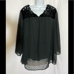 2X Blouse 2pc. Sheer top, with black camisole .